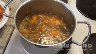 Фото приготовления рецепта: Рыбный суп со сливками - шаг 3