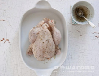 Фото приготовления рецепта: Запеченная курица с овощами и прованскими травами - шаг 1