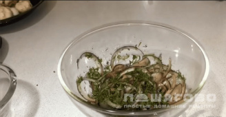 Фото приготовления рецепта: Баклажаны с грибами - шаг 3