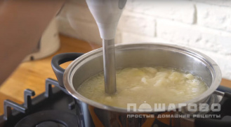 Фото приготовления рецепта: Суп-пюре из цветной капусты и картофеля - шаг 8
