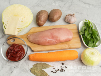 Фото приготовления рецепта: Капустняк со свежей капустой и кинзой - шаг 1