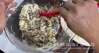 Фото приготовления рецепта: Пирог расстегай с грибами - шаг 9