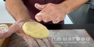 Фото приготовления рецепта: Картофельные пирожки с мясом на сковороде - шаг 12