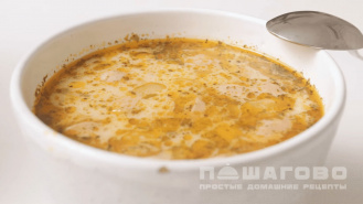 Фото приготовления рецепта: Сырный суп с сосисками - шаг 6