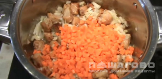 Фото приготовления рецепта: Свинина, тушеная с фасолью и квашеной капустой - шаг 3