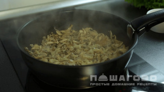 Фото приготовления рецепта: Каша гречневая с грибами - шаг 3