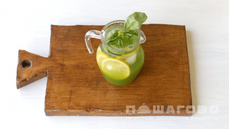 Фото приготовления рецепта: Лимонад с огурцом - шаг 2