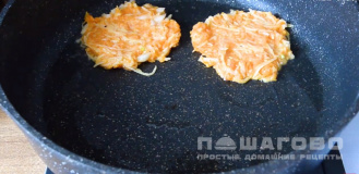 Фото приготовления рецепта: Драники картофельные с тыквой - шаг 6