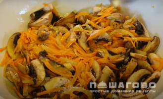 Фото приготовления рецепта: Овощной плов с шампиньонами - шаг 4