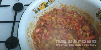 Фото приготовления рецепта: Анкл бенс из кабачков на зиму с помидорами и перцем - шаг 9