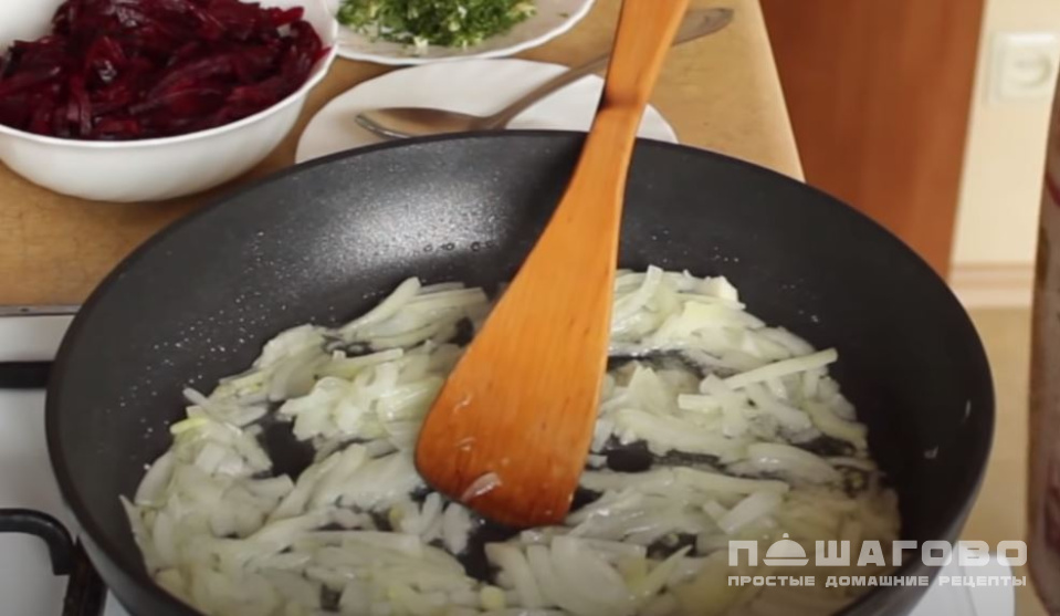Фото приготовления рецепта: Вкусный диетический борщ без мяса - шаг 14