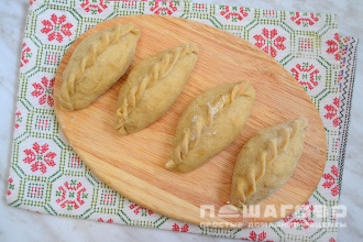 Фото приготовления рецепта: Ржаные пирожки с капустой - шаг 9
