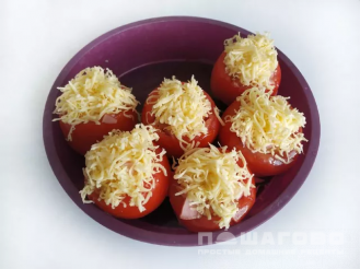 Фото приготовления рецепта: Эффектная яичница в помидорах - шаг 3