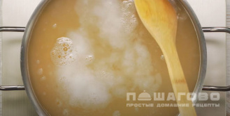 Фото приготовления рецепта: Гороховый суп с беконом - шаг 4