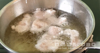 Фото приготовления рецепта: Свинина в кляре с кисло-сладким соусом - шаг 3