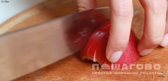 Фото приготовления рецепта: Яблочная шарлотка - шаг 2