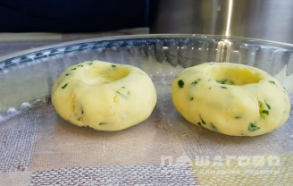Фото приготовления рецепта: Картофельная ватрушка - шаг 6
