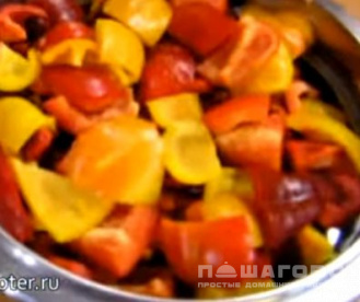 Фото приготовления рецепта: Консервированные баклажаны в томатном соусе - шаг 2