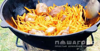 Фото приготовления рецепта: Настоящий узбекский плов - шаг 7