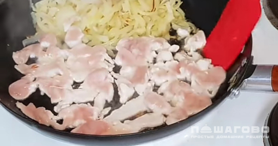 Фото приготовления рецепта: Жюльен из грибов и курицы - шаг 5