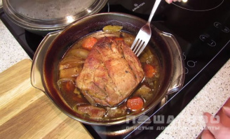 Фото приготовления рецепта: Буженина из карбоната свинины в пиве - шаг 5