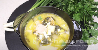 Фото приготовления рецепта: Суп из замороженного щавеля - шаг 4