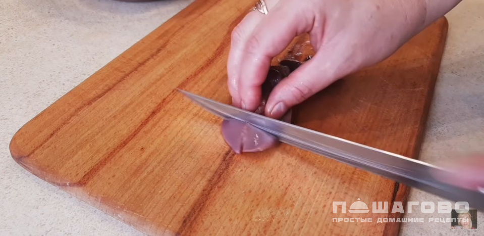 Фото приготовления рецепта: Паштет из куриной печени со сливками - шаг 2
