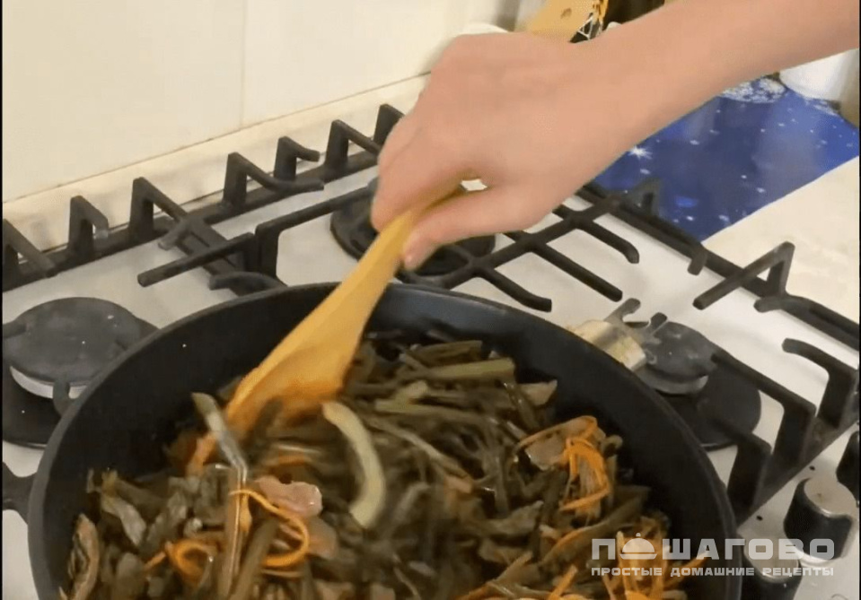 Фото приготовления рецепта: Папоротник с соевым мясом - шаг 3