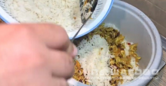Фото приготовления рецепта: Плов узбекский с курицей и барбарисом - шаг 8