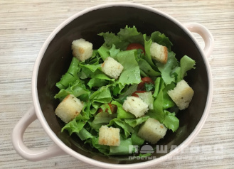 Фото приготовления рецепта: Простой постный салат Цезарь - шаг 6
