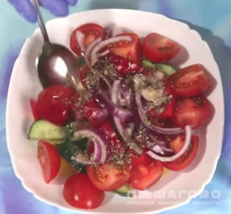 Фото приготовления рецепта: Греческий салат с сыром фетакса - шаг 2