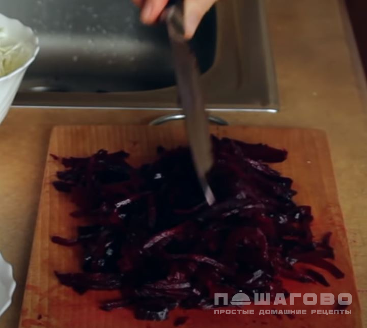 Фото приготовления рецепта: Вкусный диетический борщ без мяса - шаг 10