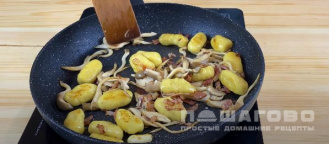 Фото приготовления рецепта: Картофельные ньокки с базиликом - шаг 15