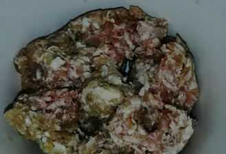 Фото приготовления рецепта: Тефтели из свинины в подливе - шаг 1