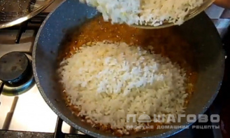 Фото приготовления рецепта: Курица с тыквой и рисом - шаг 4