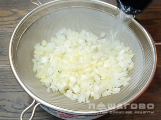 Фото приготовления рецепта: Селедка под шубой с яблоком - шаг 2