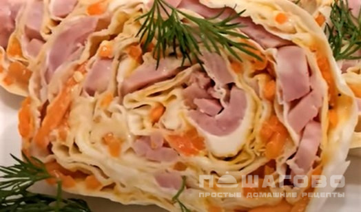 Рулет из лаваша с корейской морковью