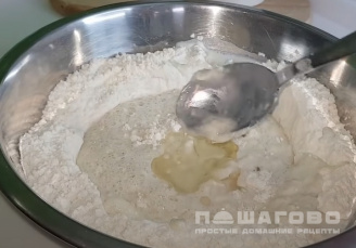 Фото приготовления рецепта: Осетинский пирог с вишней и грецким орехом - шаг 3