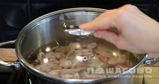 Фото приготовления рецепта: Рыбный суп из сайды - шаг 1