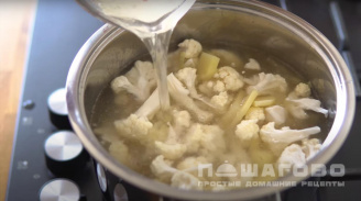 Фото приготовления рецепта: Суп-пюре из цветной капусты и картофеля - шаг 6