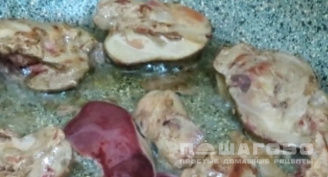 Фото приготовления рецепта: Тарталетки с паштетом и грибами - шаг 4
