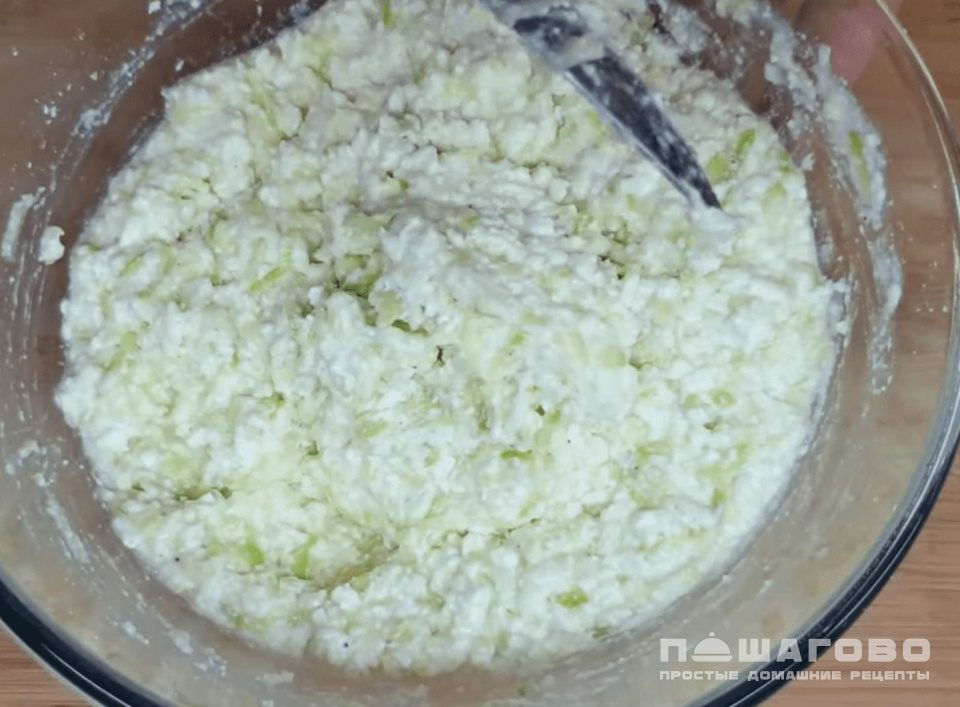 Фото приготовления рецепта: Творожная запеканка с кабачками - шаг 3