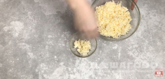 Фото приготовления рецепта: Хачапури с сыром сулугуни - шаг 6