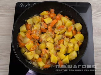 Фото приготовления рецепта: Рагу из утки с картофелем - шаг 6
