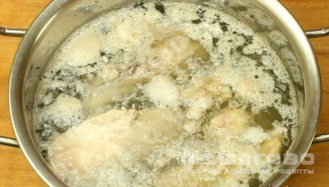 Фото приготовления рецепта: Фасолевый суп с курицей и картошкой - шаг 1