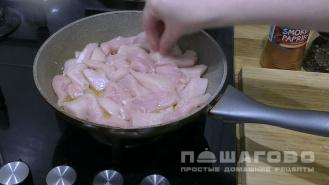 Фото приготовления рецепта: Курица кусочками в сливочном соусе - шаг 1