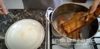 Фото приготовления рецепта: Суп гороховый с куриным мясом и копченостями - шаг 1