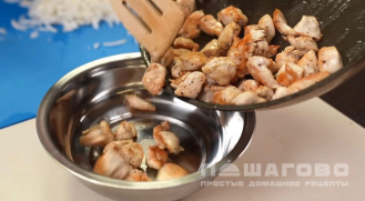 Фото приготовления рецепта: Курица с рисом и карри - шаг 4