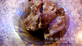Фото приготовления рецепта: Антрекот из свинины в рукаве в духовке - шаг 4