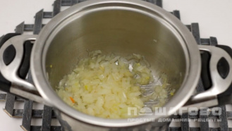 Фото приготовления рецепта: Суп грибной с картофелем - шаг 2